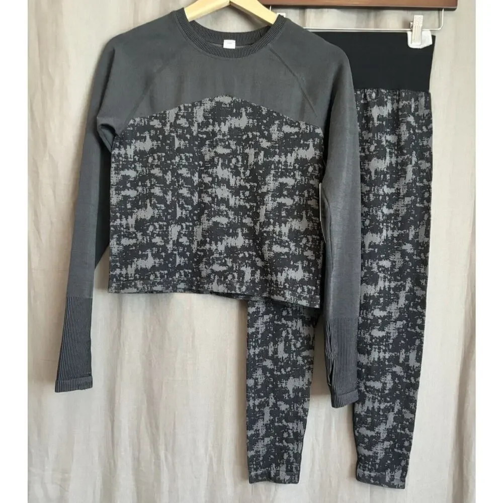 ZELLA NWT Women’s two piece Set Long Sleeve Top And leggings Black and grey